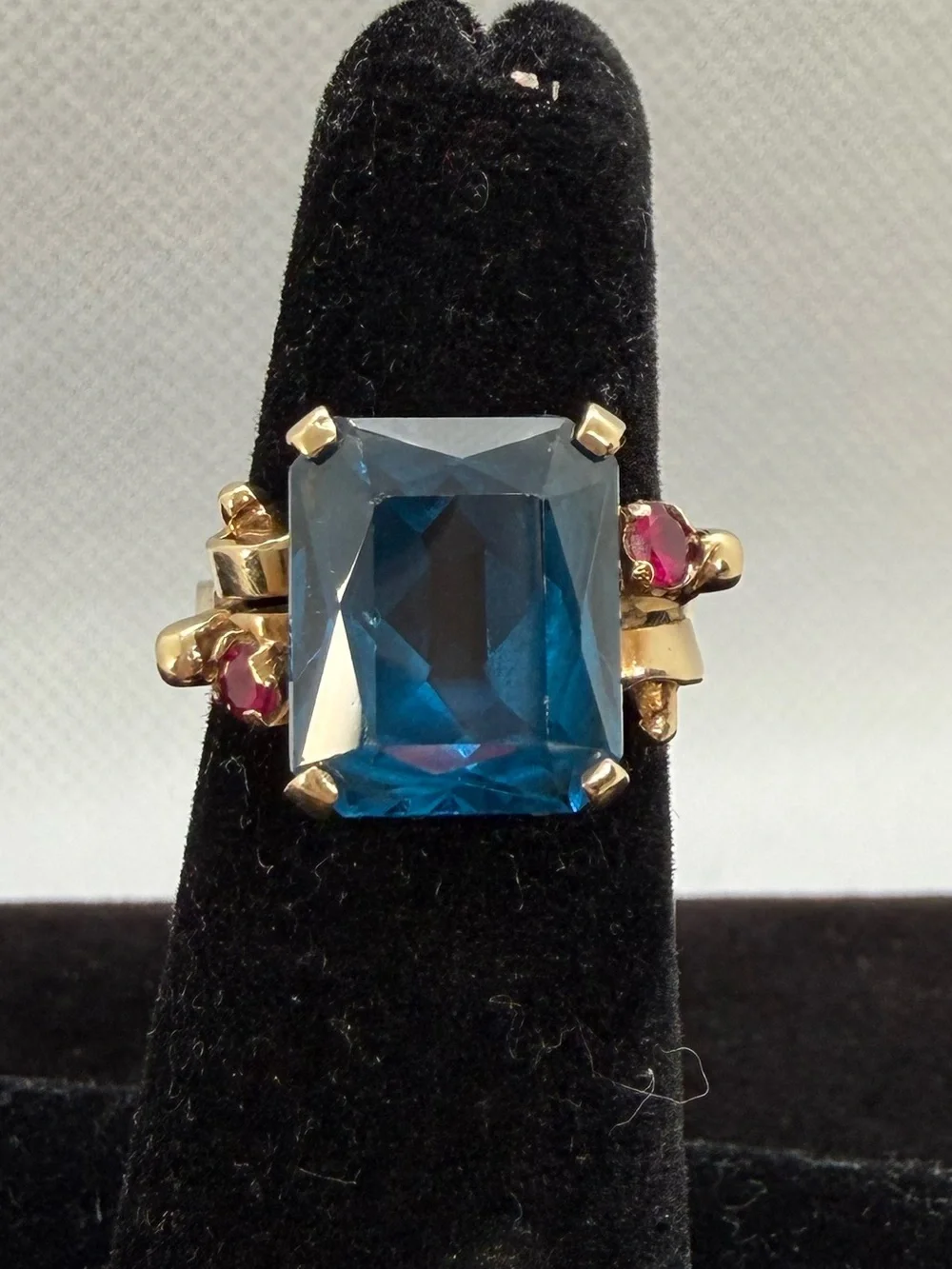 Vintage CS 10K Gold Blue Stone Ring Ruby Accents Size 3.75